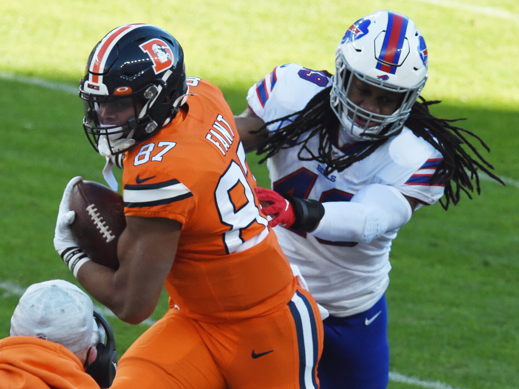 122020-s-broncosbills 03.JPG
